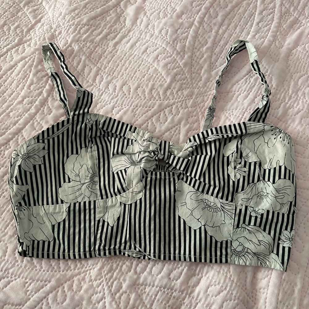Forever 21 Flower Crop Top Size M